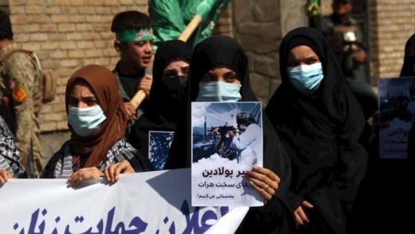 Medio centenar de mujeres protestaron en Afganistán para reclamar por sus derechos | .::Agencia IP::.