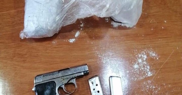 La Nación / Incautan una pistola y presunta dinamita en gel en la cárcel de Encarnación
