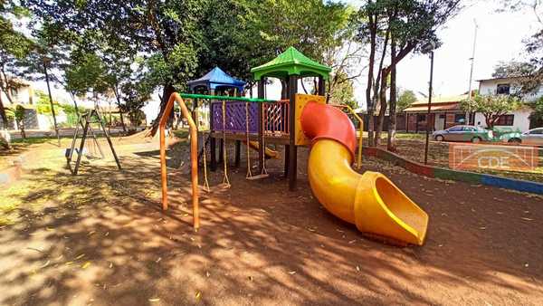 Ex intendente de Franco ADJUDICO instalación de parques infantiles a empresa de MALETIN por G. 600 millones