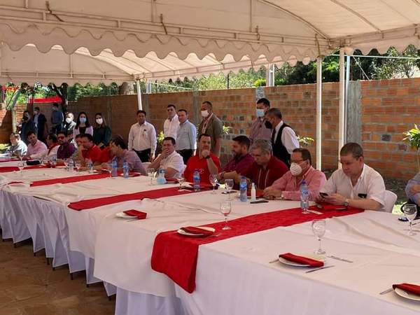 Peña destaca reunión colorada en Guairá y reitera que el partido está por "encima de todos" - ADN Digital