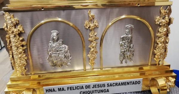 La Nación / Carmelitas Descalzas anuncian el retorno de las reliquias de Chiquitunga en dos urnas