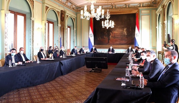 Ministro pide manejo prudente del Presupuesto y que pedidos se canalicen por Hacienda