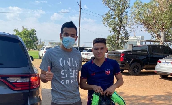 Diario HOY | Solidaridad presente entre futbolistas: Ruíz tiene botines nuevos