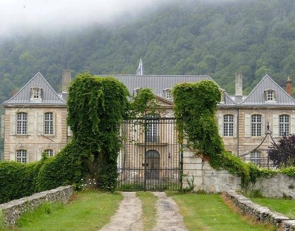 Diario HOY | Descubren cientos de monedas de oro en la renovación de una mansión en Francia