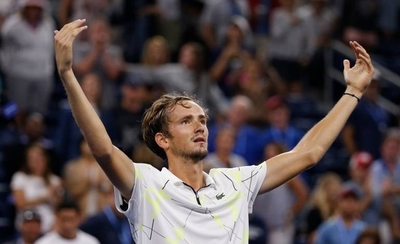 Diario HOY | Medvedev y Tsitsipas avanzan a la tercera ronda
