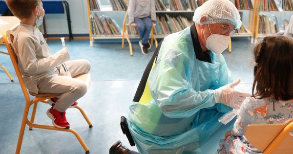 La Nación / Francia: mascarilla marca vuelta al colegio por segundo año