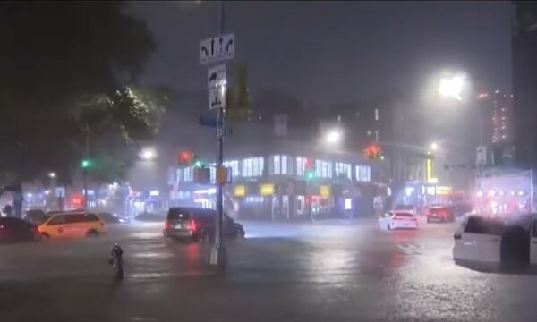Resabio de huracán genera inundaciones históricas en New York