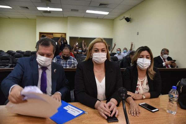 Absuelven a activista anticorrupción María Esther Roa en juicio por supuesta violación de la cuarentena sanitaria - Nacionales - ABC Color