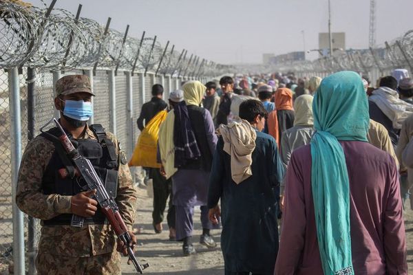 Pakistán fortifica su frontera con Afganistán - Mundo - ABC Color