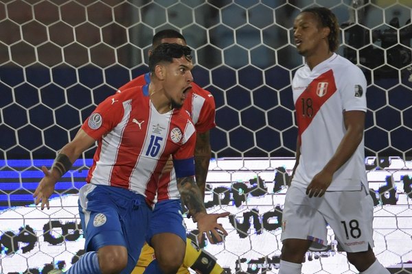 Ricardo Tavarelli: 'Gustavo Gómez es el líder natural de la Selección hoy en día'