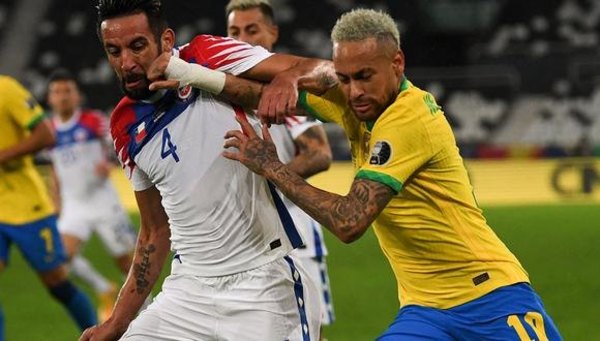 Chile y Brasil, golpeados por el poder del fútbol inglés, se miden en Santiago