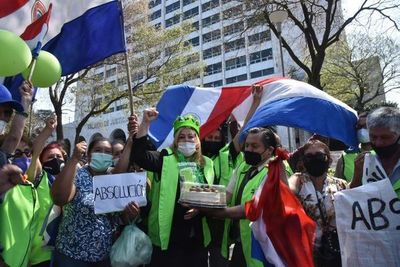 Activistas celebran absolución de María Esther Roa - Nacionales - ABC Color