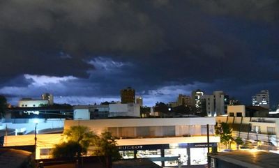 Rige alerta por lluvias y tormentas para el suroeste de la Región Oriental - Nacionales - ABC Color