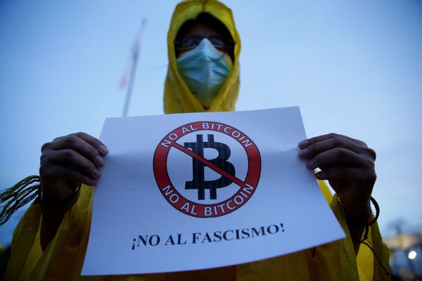 Los salvadoreños muestran desinterés y rechazó al bitcóin, según encuestas - MarketData