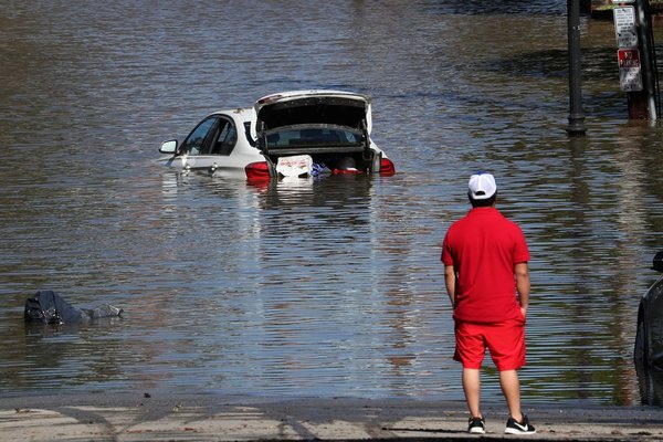 Alcalde de Nueva York, Bill de Blasio: «La gente está pasando un infierno por la tormenta Ida»