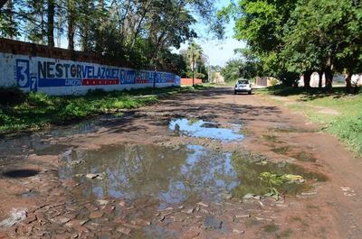Agua servida en calles de Ñemby genera malestar - Nacionales - ABC Color