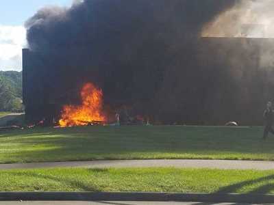 Un avión impacta en un edificio en Connecticut y causa un incendio | Ñanduti