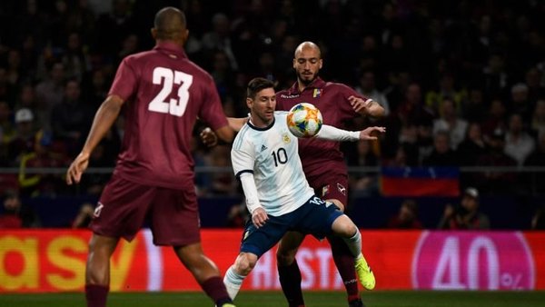 La Argentina de Messi visita a Venezuela que tiene nuevo DT