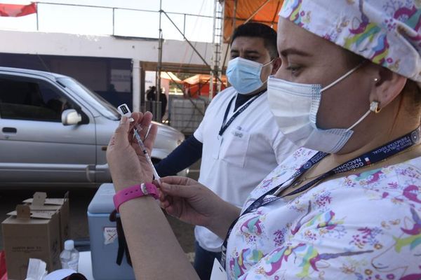 Pendientes de segundas dosis Pfizer pueden acudir al autódromo Rubén Dumot - Nacionales - ABC Color