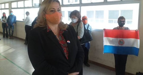 La Nación / Absuelven a María Esther Roa por violación de la cuarentena sanitaria