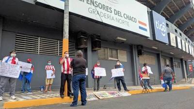 Vendedores ambulantes piden volver a las canchas – Prensa 5