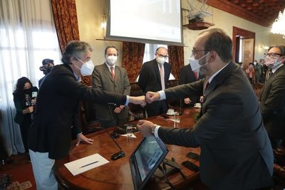 Ecuador busca impulsar la cooperación con la CAF para programas sociales - MarketData