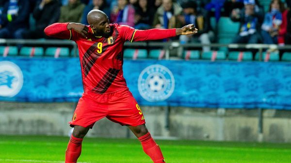 Bélgica remonta ante Estonia con goleada y sigue líder