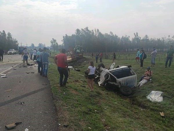 Dos muertos durante choque de tractocamión en Misiones - Nacionales - ABC Color