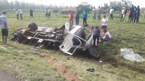 Dos muertos tras choque de camiones en San Ramón - Misiones - Noticiero Paraguay