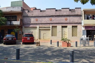 Municipalidad de Luque aprobó construcción de velatorio en peatonal sin aprobación de la Secretaría de Cultura - Nacionales - ABC Color