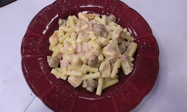 FIDEOS MOSTACHOLIS CON SALSA PARISIENNE | Telefuturo