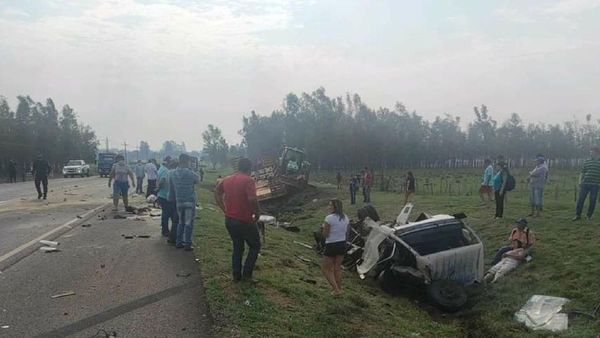 Misiones: Dos fallecidos en aparatoso accidente de camiones