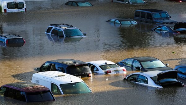 Suman 42 muertes por las inundaciones en el noreste de EE.UU