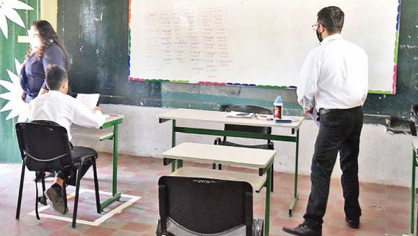 Aplazo masivo:  Docentes exigen revisar las pruebas