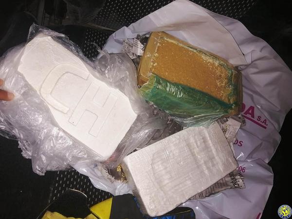 Detienen un guardiacárcel con 2 kilos de cocaína y 2 kilos de crac •