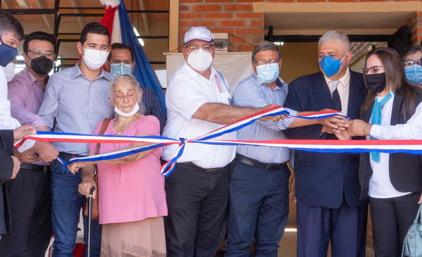 Gobernador inaugura aulas en Colegio de Juan Manuel Frutos - Noticiero Paraguay