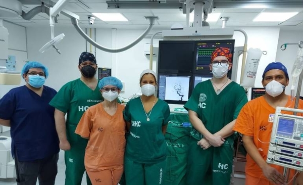 Diario HOY | Neurocirujanos Clínicas aplicaron innovadora técnica a paciente con aneurisma cerebral.