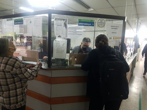 IPS somete a suplicio a sus asegurados, que deambulan en busca de atención médica - Nacionales - ABC Color