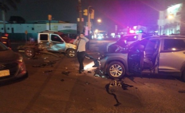 Borracho al volante provoca triple choque sobre "Supercarretera"