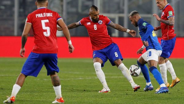 Arturo Vidal dice que Chile "merecía más" ante Brasil