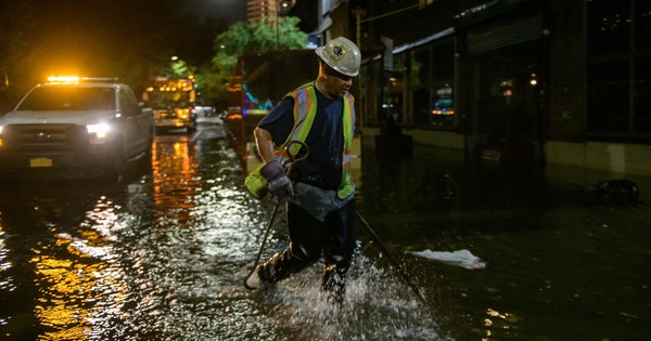 La Nación / Sube a 44 la cifra de muertos por inundaciones en la región de Nueva York