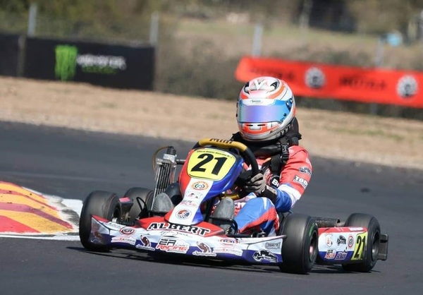 Joven promesa paraguaya del karting compite en Suecia
