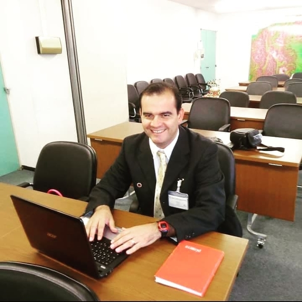 ITAPÚA TIENE NUEVO DIRECTOR DEPARTAMENTAL DE EDUCACIÓN