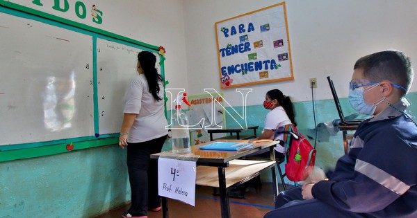 La Nación / Pediatras exigen que docentes no vacunados no tengan contacto con niños