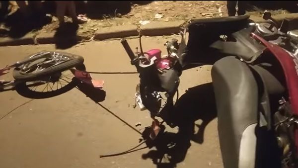 Quiso hacer piruetas con su moto y murió tras chocar