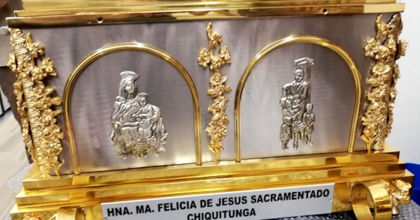 La Nación / Retorno de las reliquias de la beata Chiquitunga se hará en dos urnas