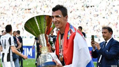 Mario Mandzukic deja el fútbol a los 35 años