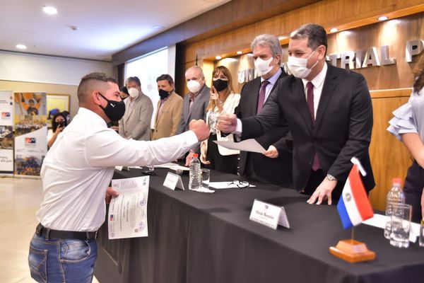 SINAFOCAL entregó certificados a 153 egresados de cursos del sector eléctrico - El Trueno