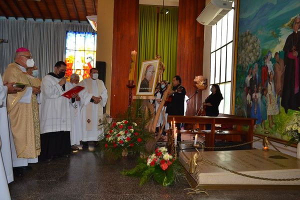 Fieles piden iniciar el proceso de canonización de monseñor Ramón Bogarín - Nacionales - ABC Color
