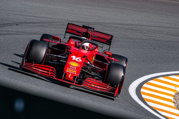 Hamilton y Leclerc lideran las libres en Zandvoort